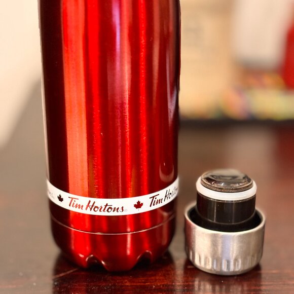 Red Tim Hortons 2017 stainless steel Hot/Cold Liquid Water bottle 500ml/16 oz - Picture 3 of 6